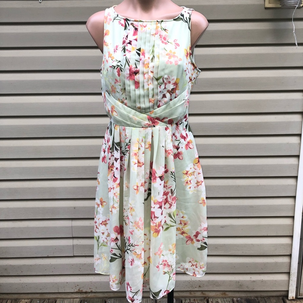 Floral Pleated Sleeveless Midi Dress in Mint
